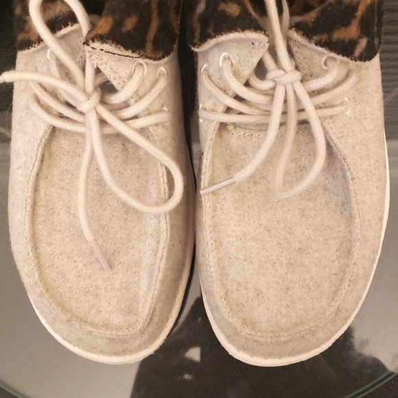 Hey Dude Lace Up Shoes Cream Cheetah Britt Faux Fur Trim Lace Up 8 Convertible - Picture 4 of 12